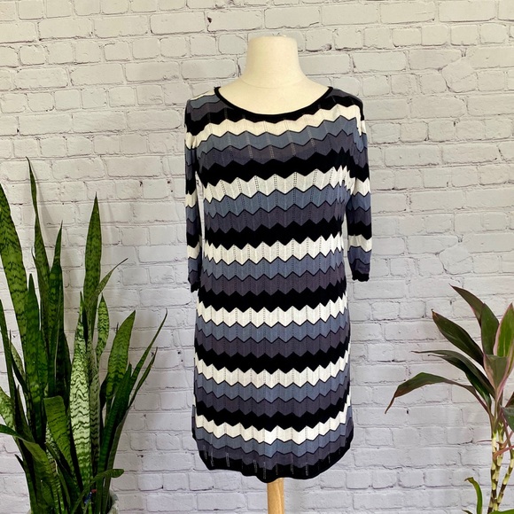 Danny and Nicole Knit Dress - Picture 2 of 8